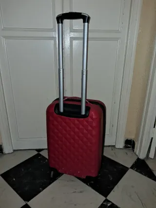 Maleta de viaje roja