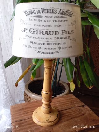 Lámpara de mesa Shabby Chic amarilla