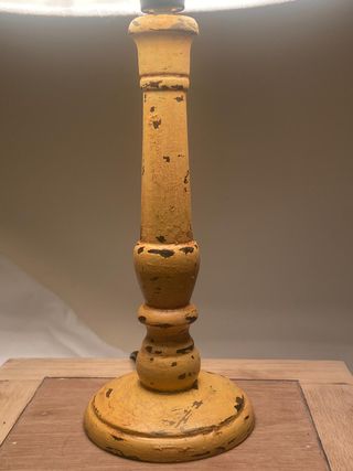 Lámpara de mesa Shabby Chic amarilla