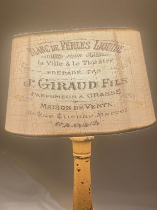 Lámpara de mesa Shabby Chic amarilla