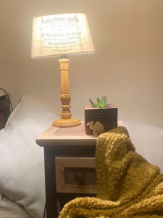 Lámpara de mesa Shabby Chic amarilla