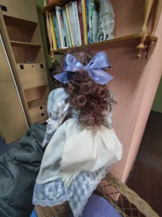 Muñeca antigua de porcelana