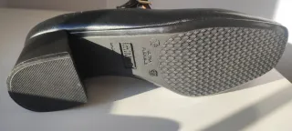 Merceditas piel tacón negras