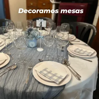 Noleggio tavoli rotondi pieghevoli bianchi