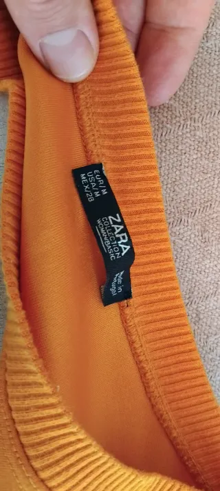 Sudadera Naranja con Estampado