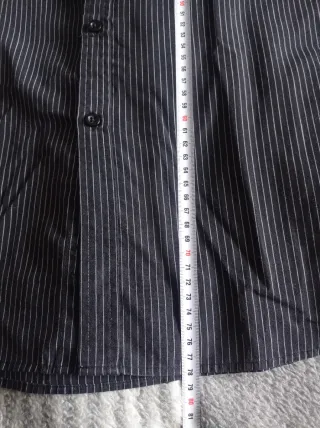 Camisa de vestir con rayas finas