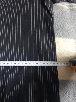 Camisa de vestir con rayas finas