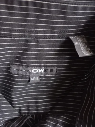 Camisa de vestir con rayas finas