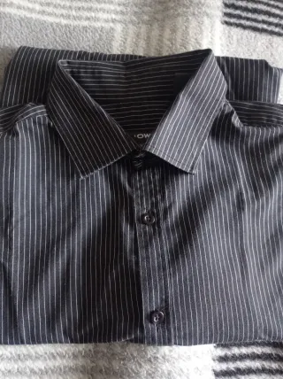 Camisa de vestir con rayas finas