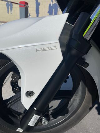 Kawasaki J125 ABS Maxi Scooter Blanca