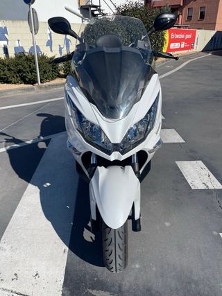 Kawasaki J125 ABS Maxi Scooter Blanca