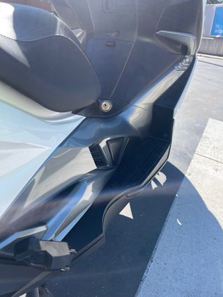 Kawasaki J125 ABS Maxi Scooter Blanca