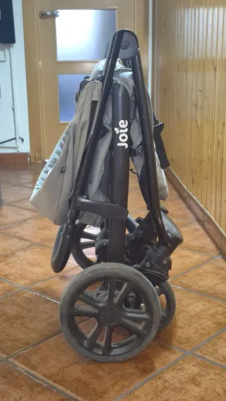 Carrito bebé Joie gris