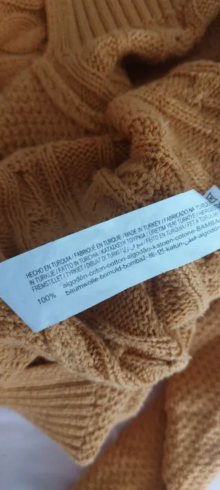 Jersey de punto trenzado mostaza