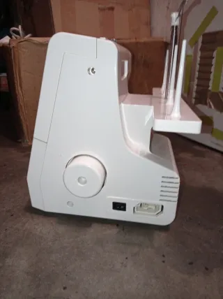 Máquina de coser remalladora Alfa Overlock 8707