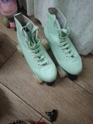 Patines infantiles rosas y morados