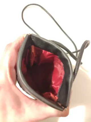 Bolso polipiel negro trenzado pequeño