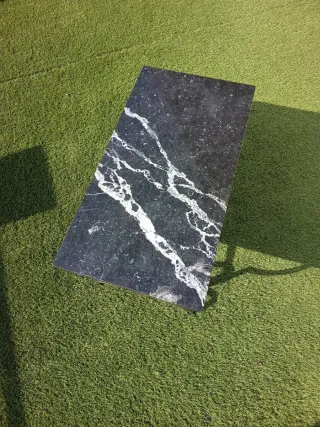 Mesa de forja y mármol negro vintage