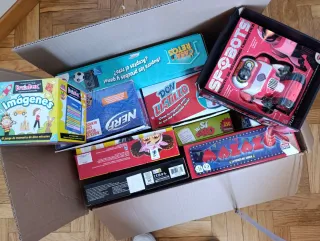 Consegna di giochi da tavolo e giocattoli