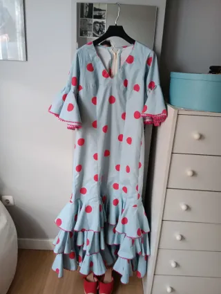 Traje de flamenca volantes lunares