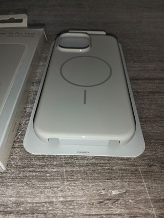 Apple Funda Beats con MagSafe para el iPhone 16 Pro Max - Piedra lunar