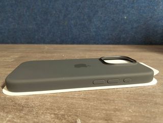 Funda para iPhone 16 Pro MagSafe Gris