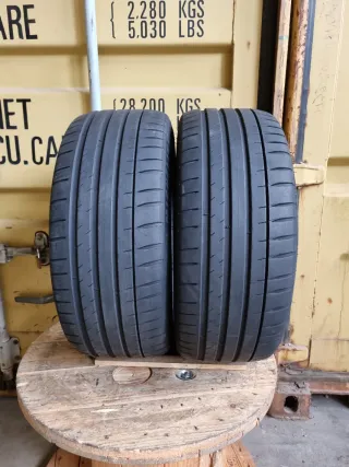 Vendo 2 Neumáticos Deportivos en perfecto estado