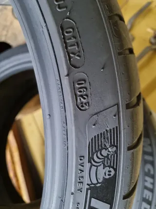 Vendo 2 Neumáticos Deportivos en perfecto estado