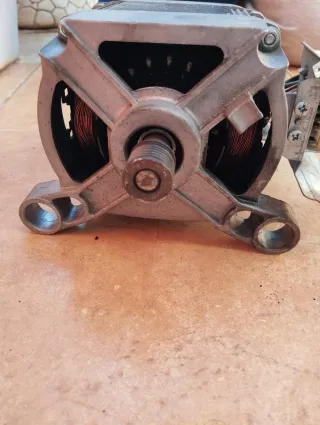 Vendo motor original de lavadora Haier modelo HW80