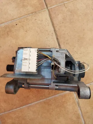 Vendo motor original de lavadora Haier modelo HW80