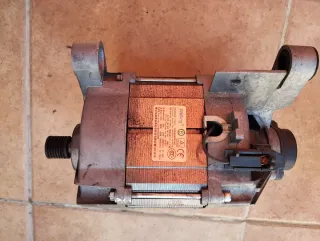 Vendo motor original de lavadora Haier modelo HW80