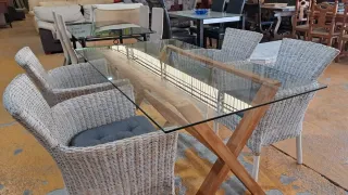 Juego de mesa y sillas de rattan