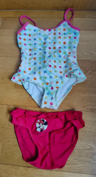 Dos prendas de baño infantil