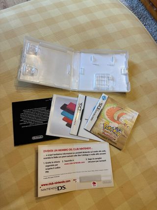 Cajas y manuales pokemon oro HeartGold