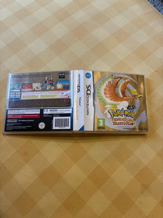 Cajas y manuales pokemon oro HeartGold