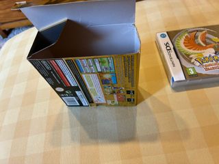 Cajas y manuales pokemon oro HeartGold