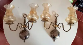 Lámparas de pared antiguas doradas