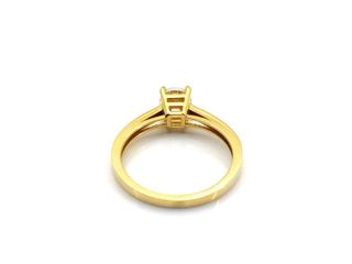 E1805179-40 Anillo Oro 18k con Circonita