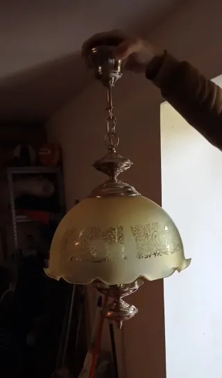 Lámpara de techo antigua dorada