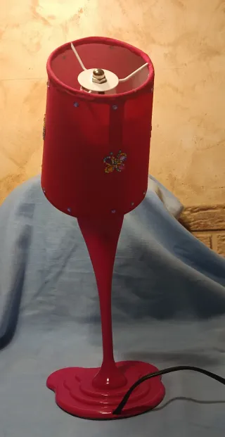 Lámpara de mesa rosa