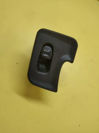 BOTONERA ELEVALUNAS DELANTERA DERECHA ALFA 147