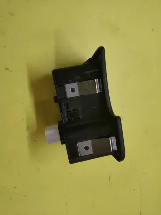 BOTONERA ELEVALUNAS DELANTERA DERECHA ALFA 147