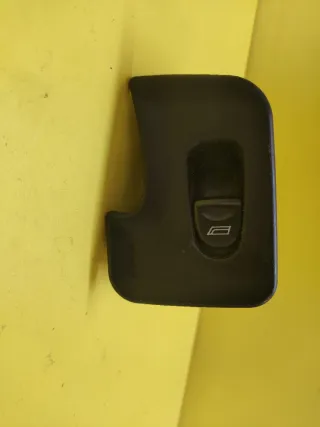 BOTONERA ELEVALUNAS DELANTERA DERECHA ALFA 147