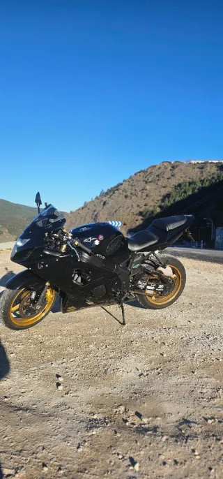 Suzuki GSX-R 600 K5 Negra