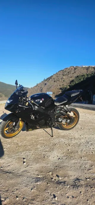 Suzuki GSX-R 600 K5 Negra
