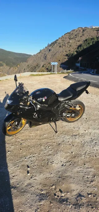 Suzuki GSX-R 600 K5 Negra