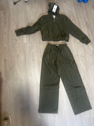 Conjunto Zara dos piezas verde oliva sin estrenar