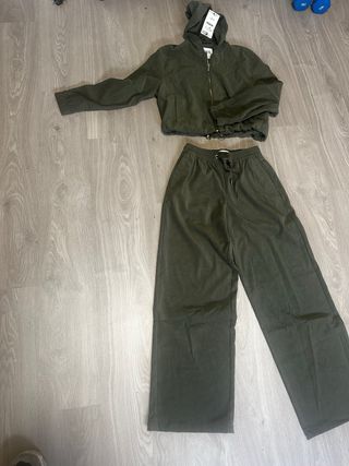 Conjunto Zara dos piezas verde oliva sin estrenar