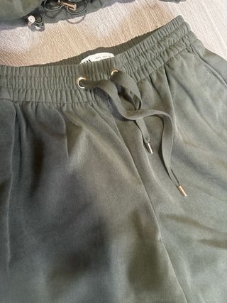 Conjunto Zara dos piezas verde oliva sin estrenar