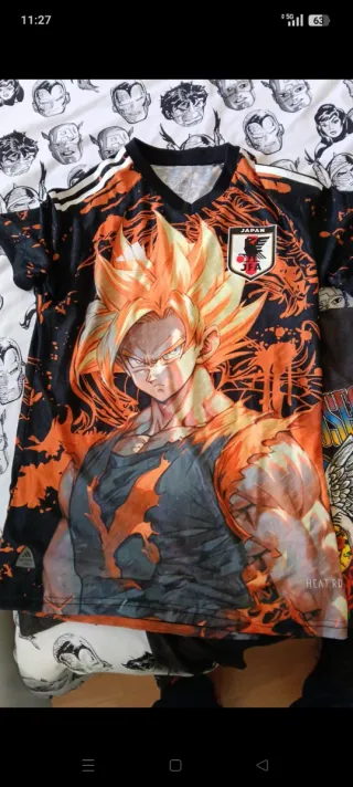 Camiseta Adidas Goku Japón Talla L, es pegada